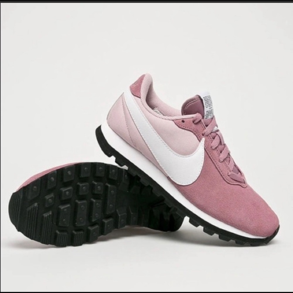 Women’s Nike Pre love XO